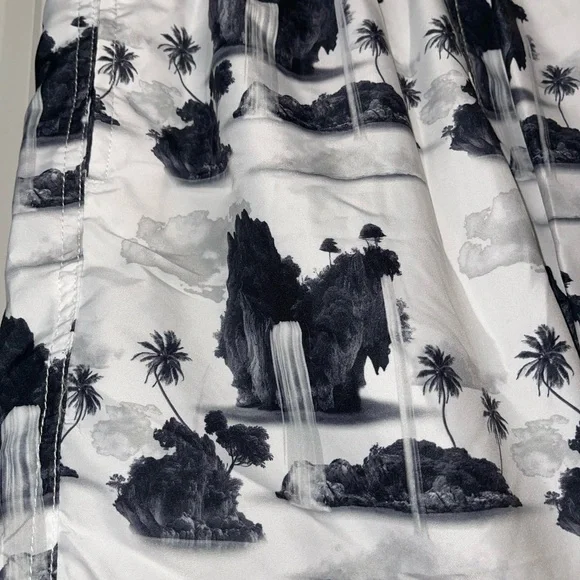 H&M waterfall swim shorts 🌊 - Picture 2 of 4